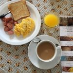 Desayunando